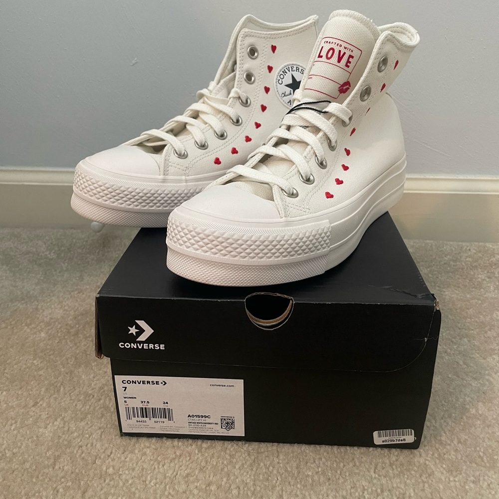 BRAND NEW Converse